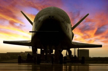 美国太空军首次发射无人驾驶“迷你版航天飞机”X-37B