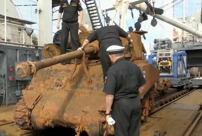 俄罗斯北海舰队打捞出沉于大海70多年的美军二战坦克