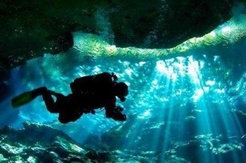 海底洞穴的壁画之谜