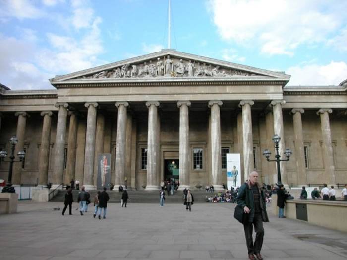 英军抢掠古董 非洲王子促英国剑桥大学交还古贝宁帝国公鸡铜像