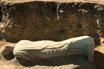 《自由每日新闻报》：考古学家在土耳其古城佩尔格发现1700年前希腊时期妇女雕像