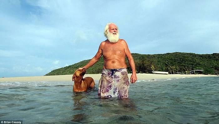 股灾财产瞬间蒸发 澳洲富翁隐居孤岛20年过着鲁宾逊般生活
