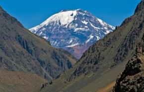 世界最高的火山是哪个火山：奥霍斯-德尔萨拉多山（6891米）