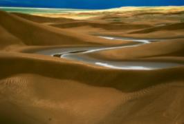 世界上海拔最高的沙漠：拥有水沙相容景象（海拔达4706米）