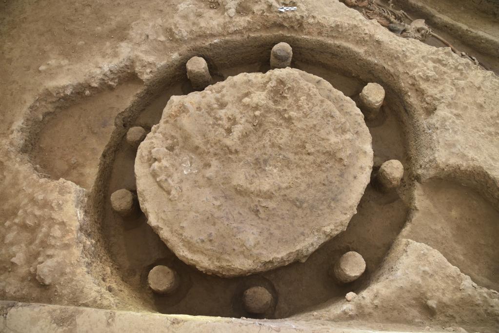 河南黄山遗址发现6000多年前粮仓群