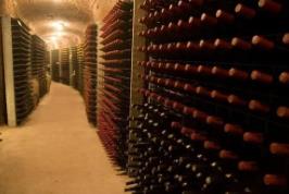 世界上最大的地下酒窖：摩尔多瓦（能储存两百万瓶葡萄酒）