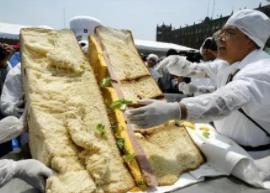 世界上最大的三明治：一个人没法抱住（宽3.5米/重3吨）