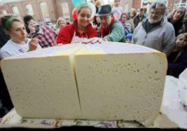 世界上最大的奶酪：重量远超26吨（使用了近百吨牛奶）