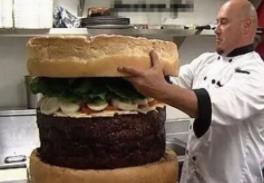 世界上最大的汉堡：肉饼就做了7小时(重量近2吨)