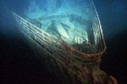 泰坦尼克号沉船之谜真相，神秘诅咒和被不明物袭击