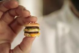 世界上最小的汉堡包：一口能吃下一百个(仅拇指大小)