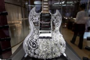 世界上最贵的吉他：镶嵌400克拉钻石(总价高达1300万)