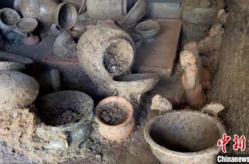 重庆新发现千年汉代崖墓 出土文物56件（套）