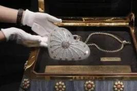 世界上最贵的手包：由18k纯金打造(镶嵌4500多颗钻石)