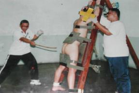 现存与世的残酷肉刑，新加坡鞭刑(实拍犯人受鞭刑视频)