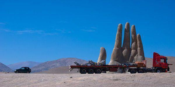 地球上最干燥的沙漠隐藏着神秘巨手