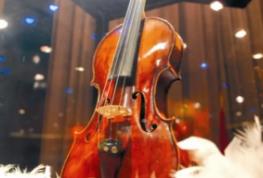 世界上最贵的小提琴：价值1亿多元(近300多年的历史)