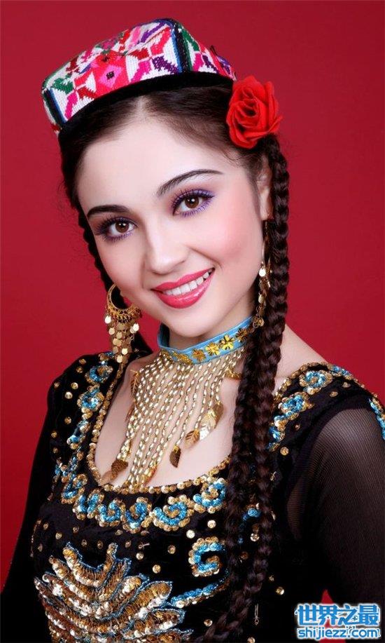 新疆维吾尔族美女，多才多艺异域风情