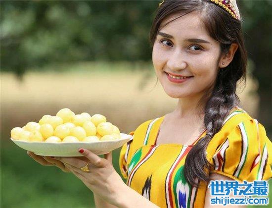 新疆维吾尔族美女，多才多艺异域风情