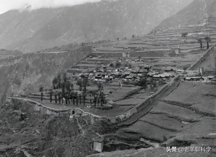 1933年四川古城眨眼成湖幸存者连跳几十个壕沟却丢了孩子