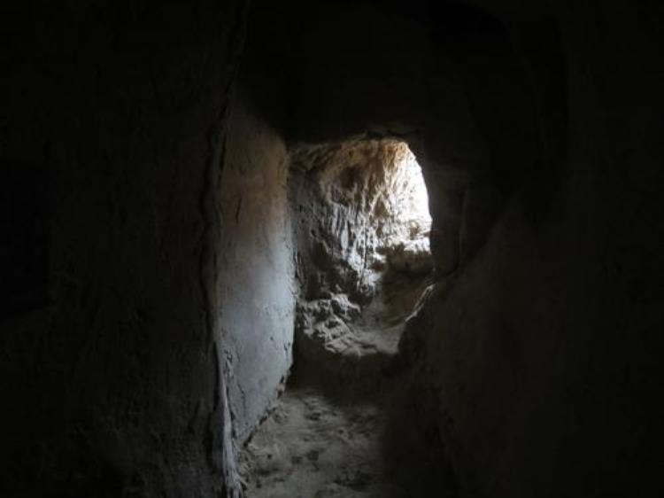 乐山大佛胸前发现山洞!隐藏1200年的谜团被揭开!,乐山大佛千年传说