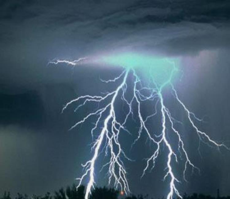 科学家发现被雷电击中的人都有一个共同的秘密,被雷电击中会不会有超能力