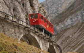 世界上最恐怖的铁路，周围都是悬崖峭壁（未出事故）