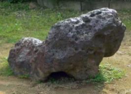 世界上最大的铁牛石铁陨石：1200年历史(至今无人搬动)