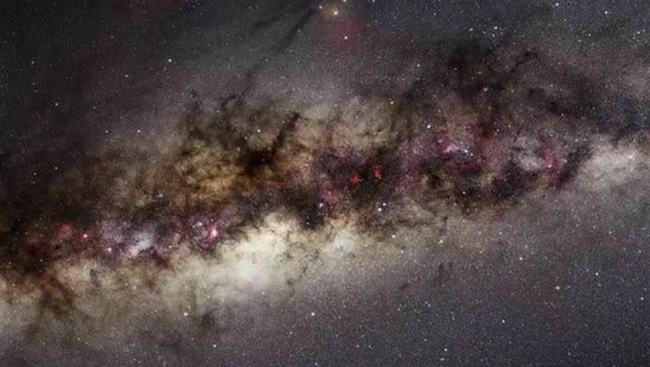 龙虾星云即天鹅星云 距离地球5000光年的美丽星云