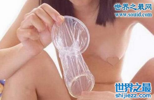 女用避孕套演示大图，真人示范避孕套放入过程