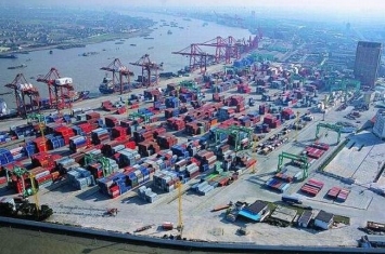 2018世界十大港口排名，上海港位居世界第一(中国上榜八个)