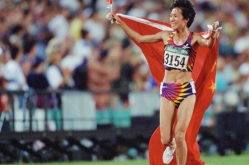 无人超越的10000米世界纪录王军霞，23年后被阿亚娜打破
