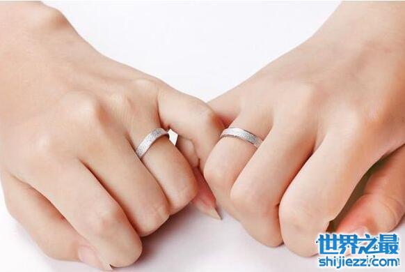 结婚戒指戴哪个手指，左手无名指(跟心脏直接联系)