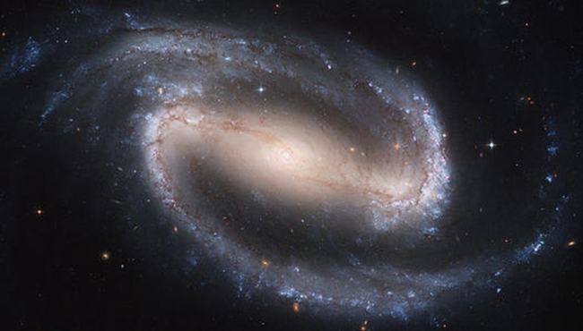 棒旋星系是什么？螺旋星系的一种，以SB表示(占三分之二)