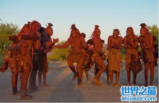原始部落纳米比亚辛巴族，一夫多妻终年不洗澡