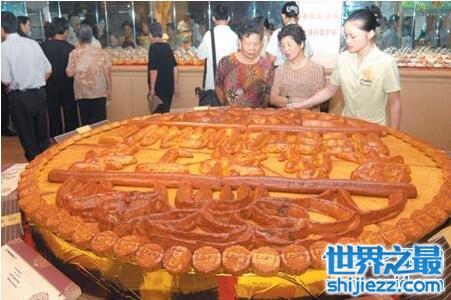 盘点超大月饼图片，成都大月饼可供一万人吃(1.6吨)