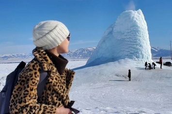哈萨克斯坦现冰火山喷发,哈萨克斯坦的神奇景观冰火山
