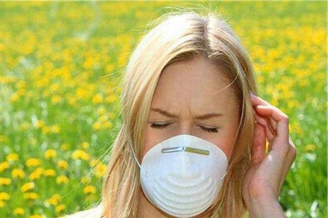 为什么人对花粉过敏?极少数花粉引起(春季发病率极高)