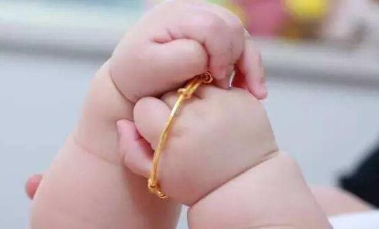 小孩为什么不能戴银手镯,能不能给宝宝戴银手镯