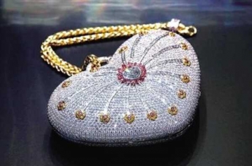 世界最贵的包:镶嵌4500颗钻石(价值2649万元)