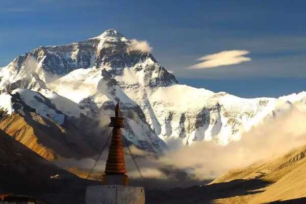 中国公认最美雪山:第一藏族圣地 第五拥有绝美蓝月谷
