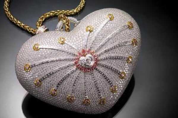 世界上最贵的乒乓球拍:镶嵌铂金钻石(底板高达数万元)