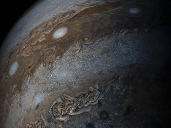 木星恐怖照片揭露地狱环境，50级的台风天天刮