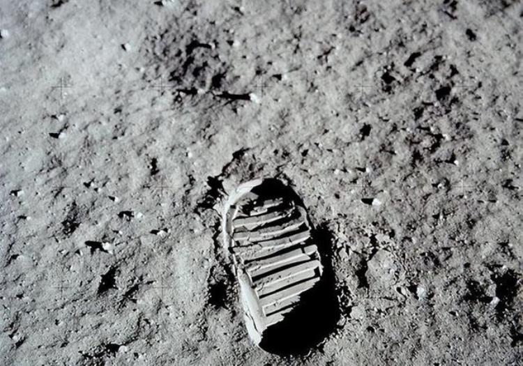 人类历史上第一次登上月球,人类第一次登上月球是哪一年