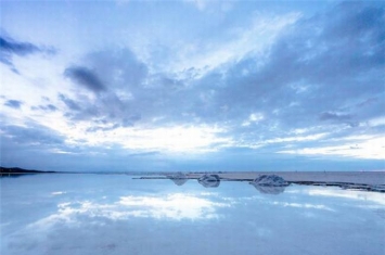 世界上最大的盐滩 乌尤尼盐沼地（海拔高达3656米）