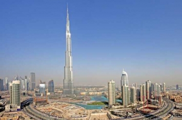 世界上最高的楼:哈利法塔，高828米(花100亿提高知名度)