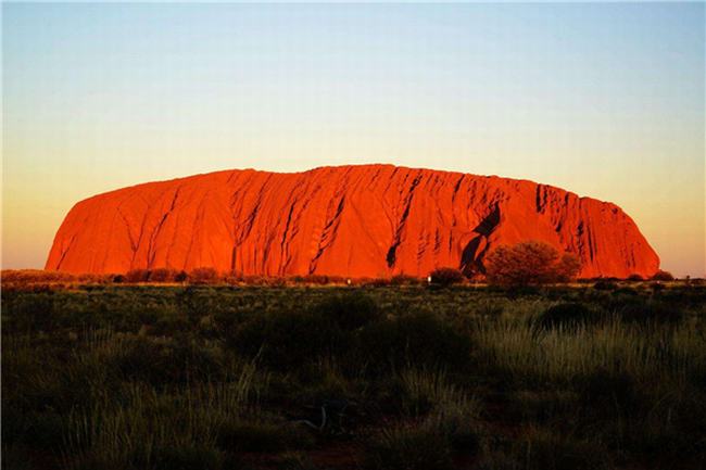 世界上最大的独立岩石 位于澳大利亚的艾尔斯岩石
