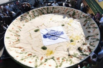 世界上最大的鹰嘴豆泥:搅碎10吨豆制成(厨师就有三百名)