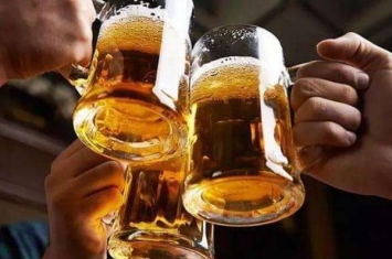 与啤酒有关的吉尼斯世界纪录:28分钟开两千瓶啤酒