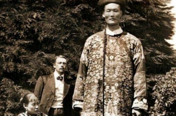世界上最高的人排行:第一诞生于清朝(唯一超过三米的人)